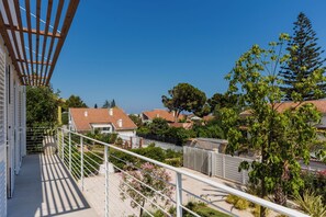 Property grounds - Villa BlueZ-Stunning Luxury Villa with Private Salt Water Pool-Sea View & Garden (Fontane Bianche)
