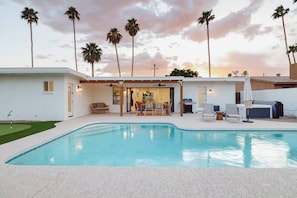 A modern house with a swimming pool, patio furniture, and a view of palm trees. - SOTO: Scottsdale Home, Pool, Spa & Putting Green (Scottsdale)