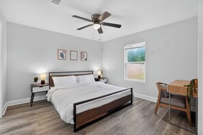 Iron/ironing board, WiFi, bed sheets - Welcoming 3-bedroom house with AC in charming Pensacola (Pensacola)