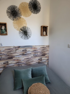 Iron/ironing board, WiFi - Holiday Home 'Maison Du Cap Jacuzzi, Tennis, Clim' with Private Terrace, Wi-Fi and Air Conditioning (Agde)