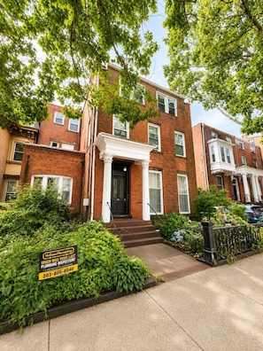 Unclassified image, 3 of 18, button - Luxury 3BR 2BA | Walkable to Yale & Downtown (New Haven)