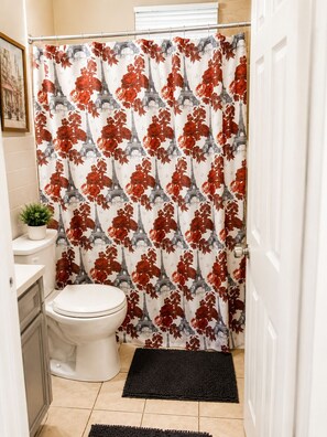 Towels, soap, toilet paper - Charming Old-Sarasota -Florida Home - Cozy 2BR Retreat Near Beaches and Bay Park (Sarasota)