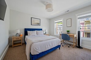 2 habitaciones, tabla de planchar con plancha, wifi y ropa de cama 