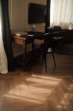 Deluxe Double Room | Interior - Hotel DEDE (Augsburg)