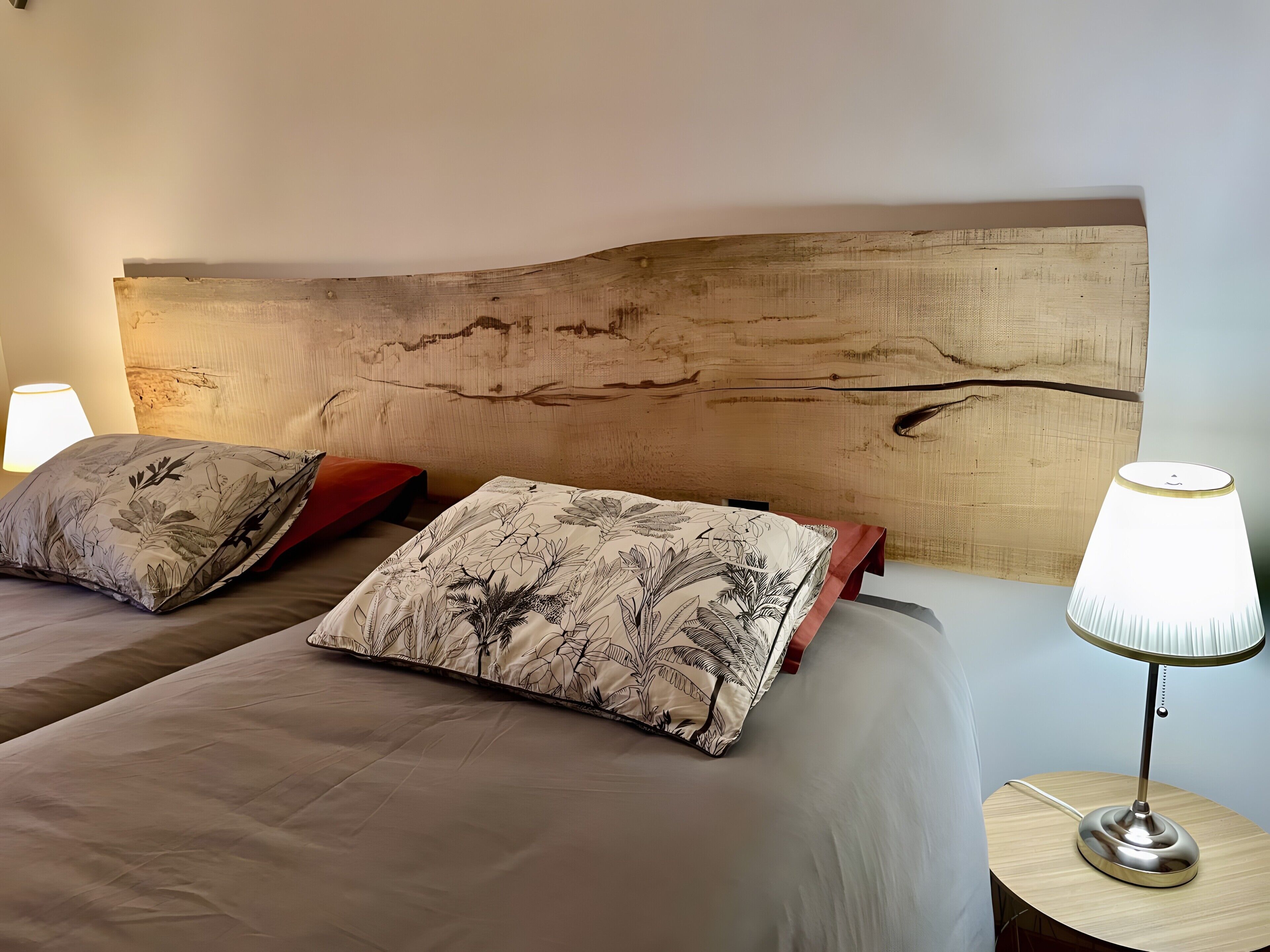 7 bedrooms, iron/ironing board, WiFi, bed sheets