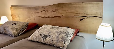 7 bedrooms, iron/ironing board, WiFi, bed sheets