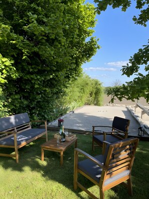Property grounds - Holiday Home 'Le Grand Charme' with Private Terrace, Private Garden and Wi-Fi (Écollemont)