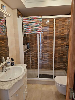 A bathroom with a glass shower enclosure, a white sink, and a toilet. - Las Perlas Development, Las Marinas Highway (Denia)