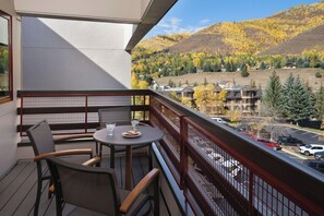 Outdoor dining - 2 Bedroom Villa at Marriott StreamSide Douglas (Vail)