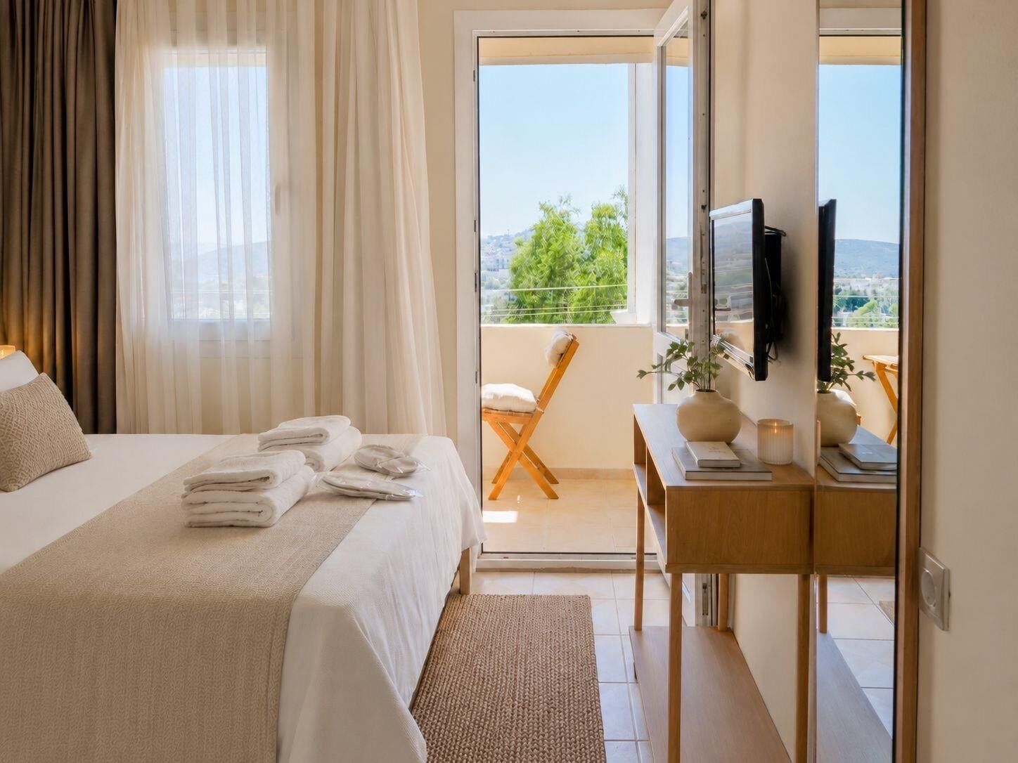 Deluxe Double Room, Balcony, City View