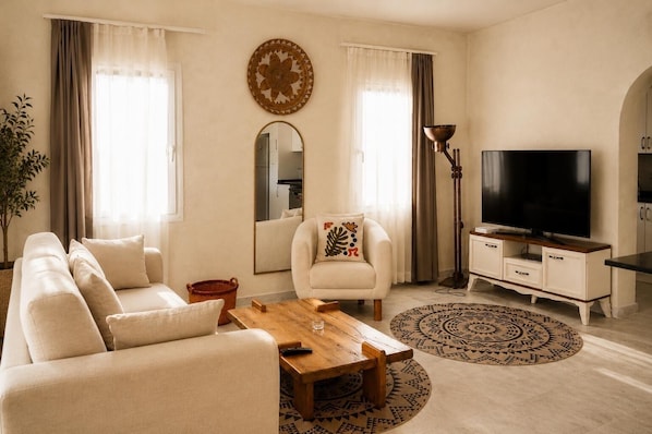 Family Room, Balcony, Mountain View | Free WiFi, bed sheets