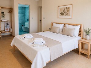 Habitación básica, balcón, vista a la ciudad | Wifi gratis y ropa de cama 