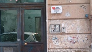 A building facade with a door, a number plaque, and a sign with a heart symbol. - B&B TETYANa (Naples)