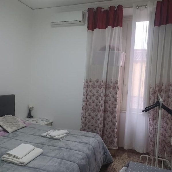 Double Room, Balcony, City View | Desk, blackout curtains, iron/ironing board (on request)