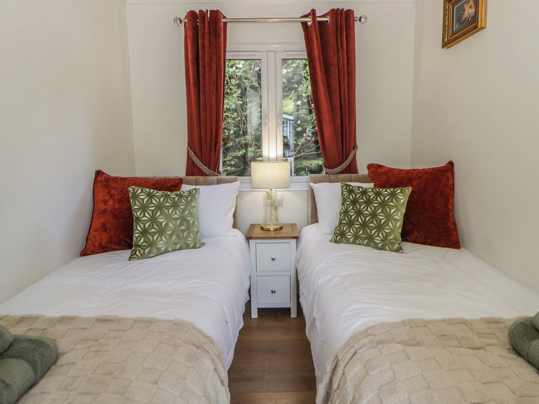 2 slaapkamers, gratis wifi, individueel gedecoreerd