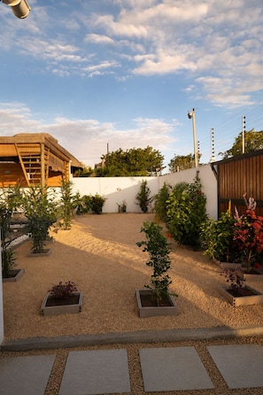 Property grounds - Comfortable and spacious villa (250m2)  few minutes drive from stunning beaches (Grand Baie)