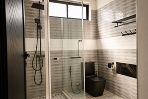 Shower, towels, toilet paper - Comfortable and spacious villa (250m2)  few minutes drive from stunning beaches (Grand Baie)