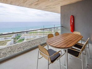Outdoor dining - Luxury Collection accommodation at Solaz Los Cabos (Cabo San Lucas)
