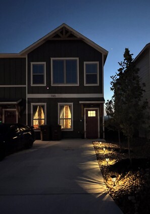 Exterior - SolTerra - Beautiful 3Bed Home Minutes from Seaworld & Lackland BMT Graduation (San Antonio)