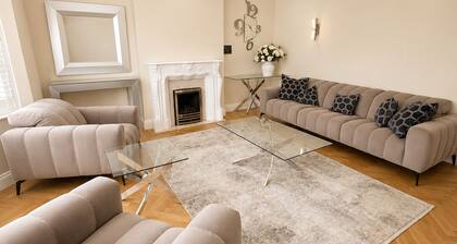 Luxury 5BR Villa | Huge Garden | Free Parking
