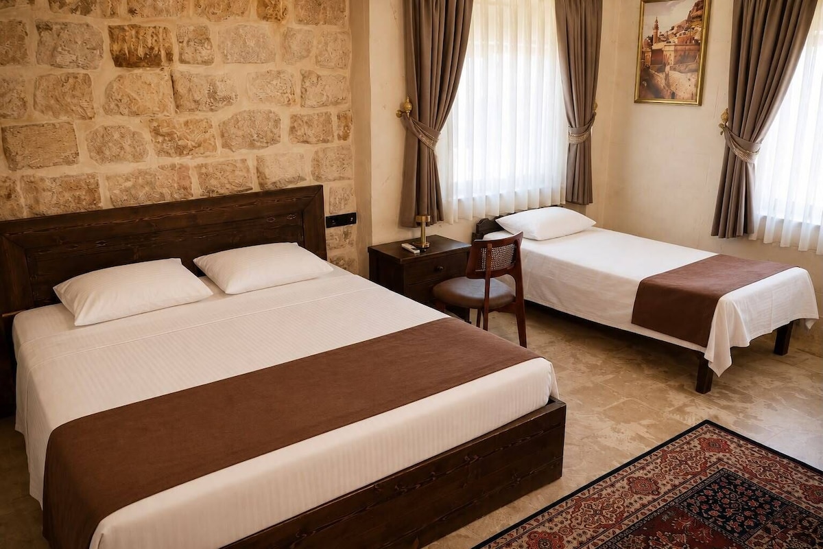 Family Triple Room | Desk, laptop workspace, WiFi (free), bed sheets