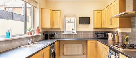 Dishwasher, cookware/dishes/utensils