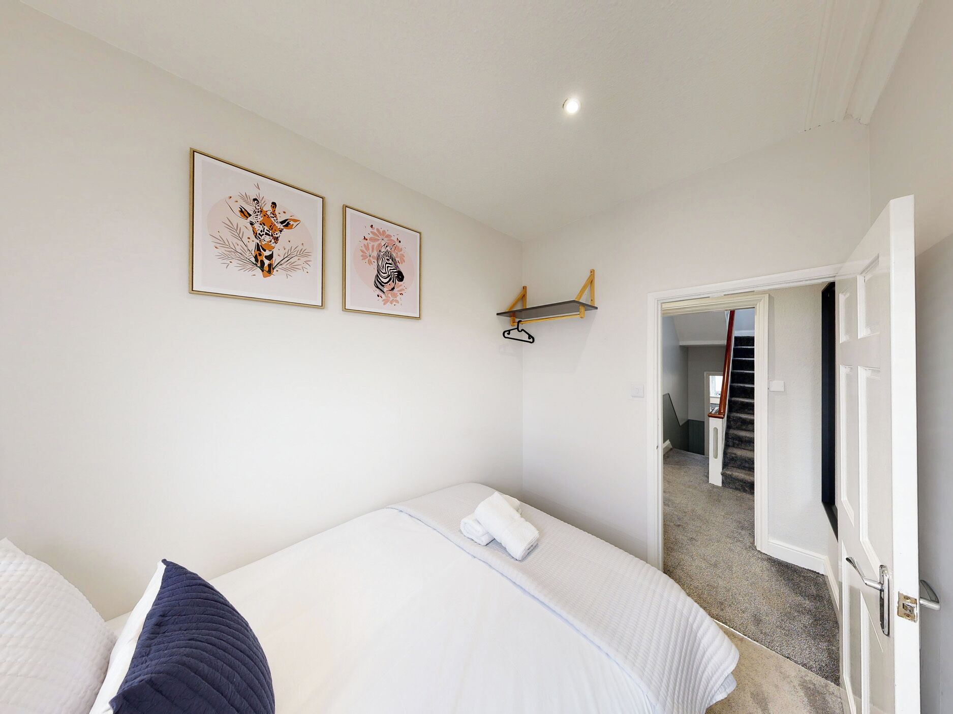 5 bedrooms, WiFi (free), individually decorated, individually furnished