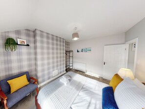 5 bedrooms, free WiFi, individually decorated, individually furnished - 44 Norwood Street (Scarborough)
