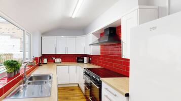Dishwasher, cookware/dishes/utensils