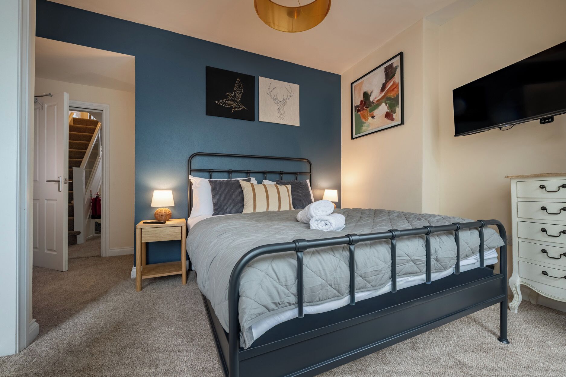 6 bedrooms, WiFi (free), individually decorated, individually furnished