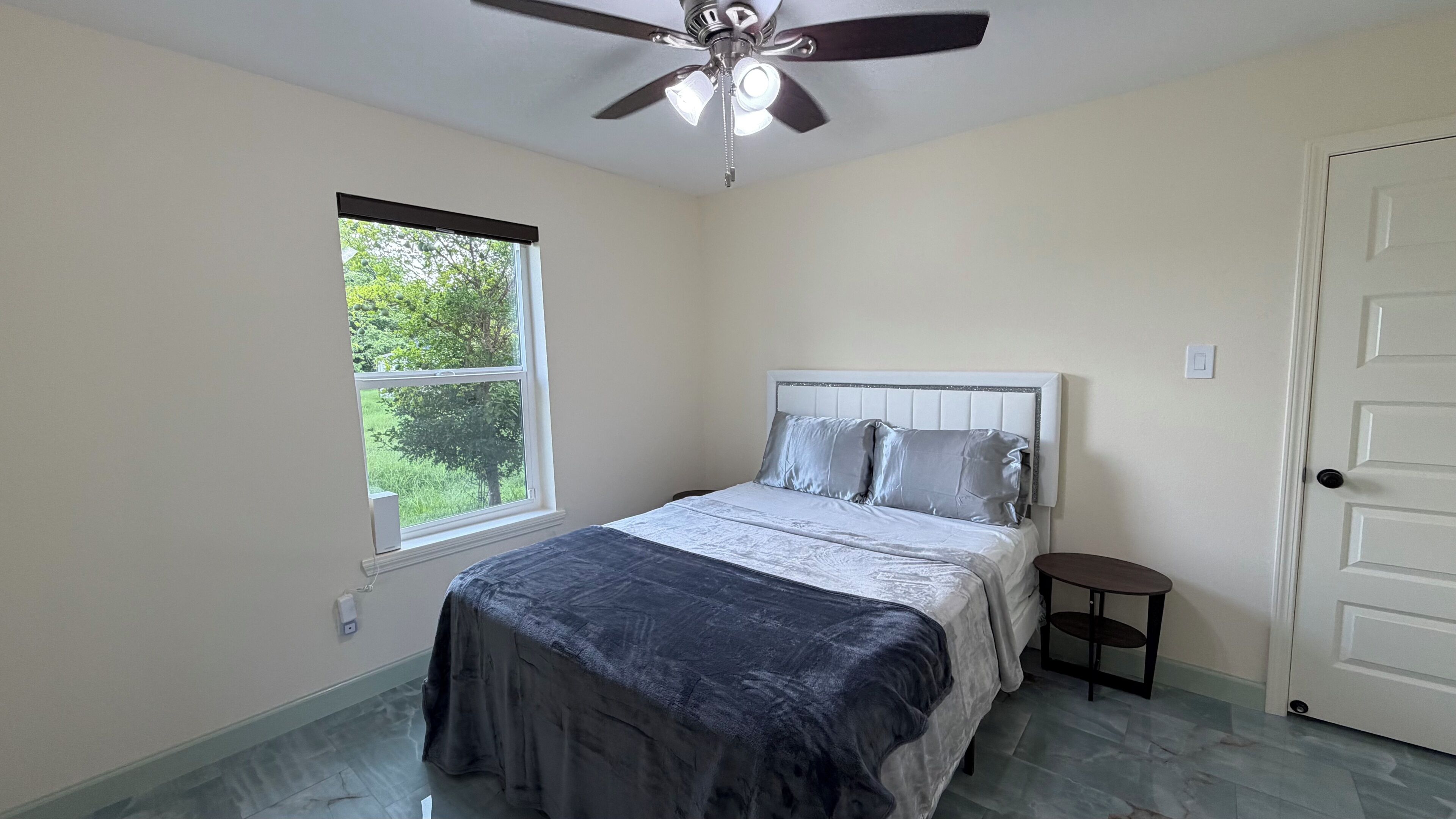 3 bedrooms, desk, iron/ironing board, WiFi (free)
