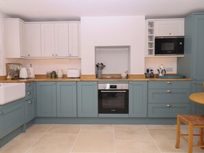 Dishwasher, cookware/dishes/utensils - Alongside (Exmouth)