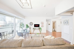 32-inch Smart TV with digital channels, Netflix, streaming services - The Diamond Collection 2 & 3 BDR Suites (Toronto)