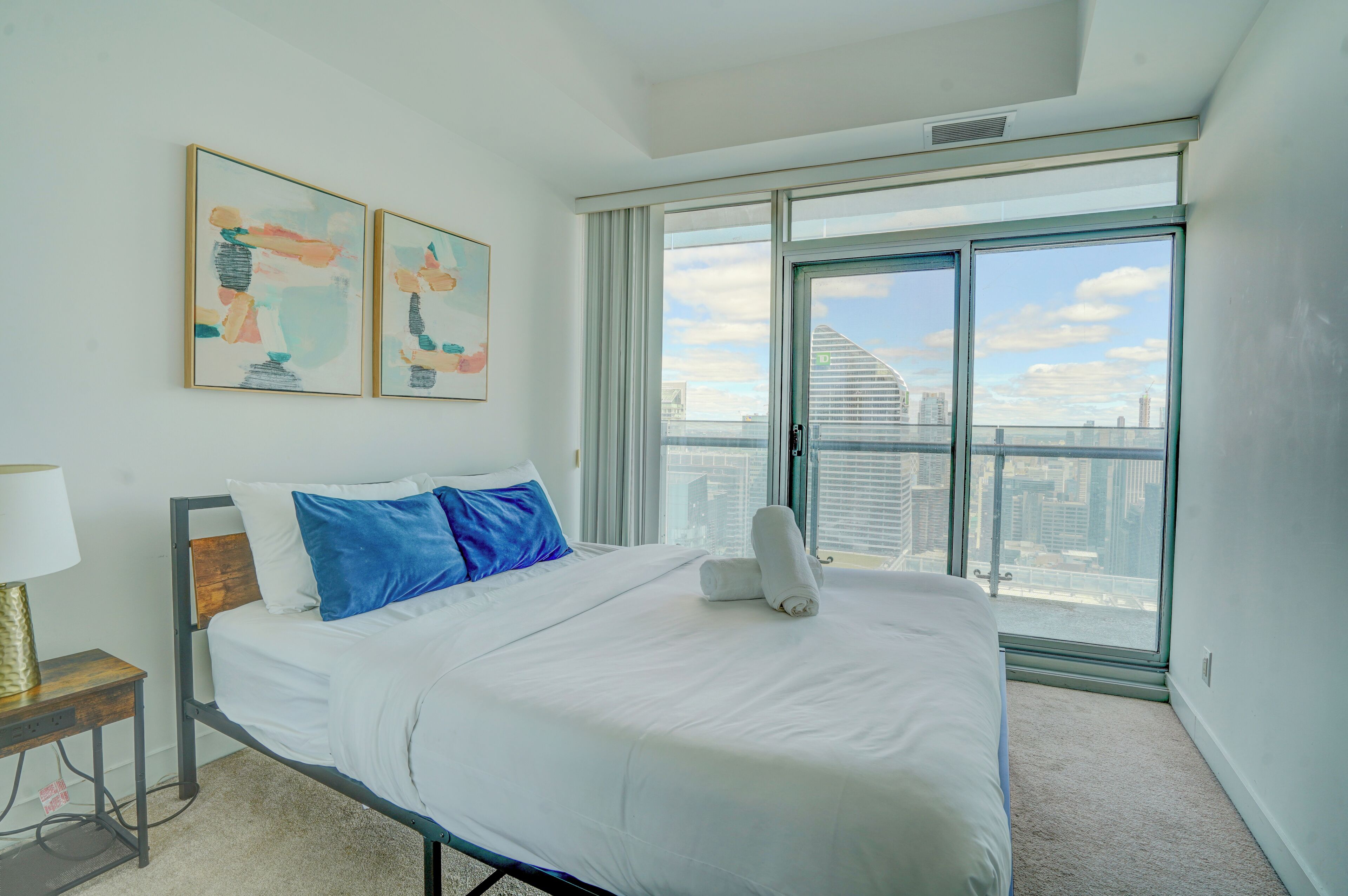 Condo superluxo, 3 quartos, vista para o lago | Escrivaninha, espaço de trabalho para notebook, cortinas blackout