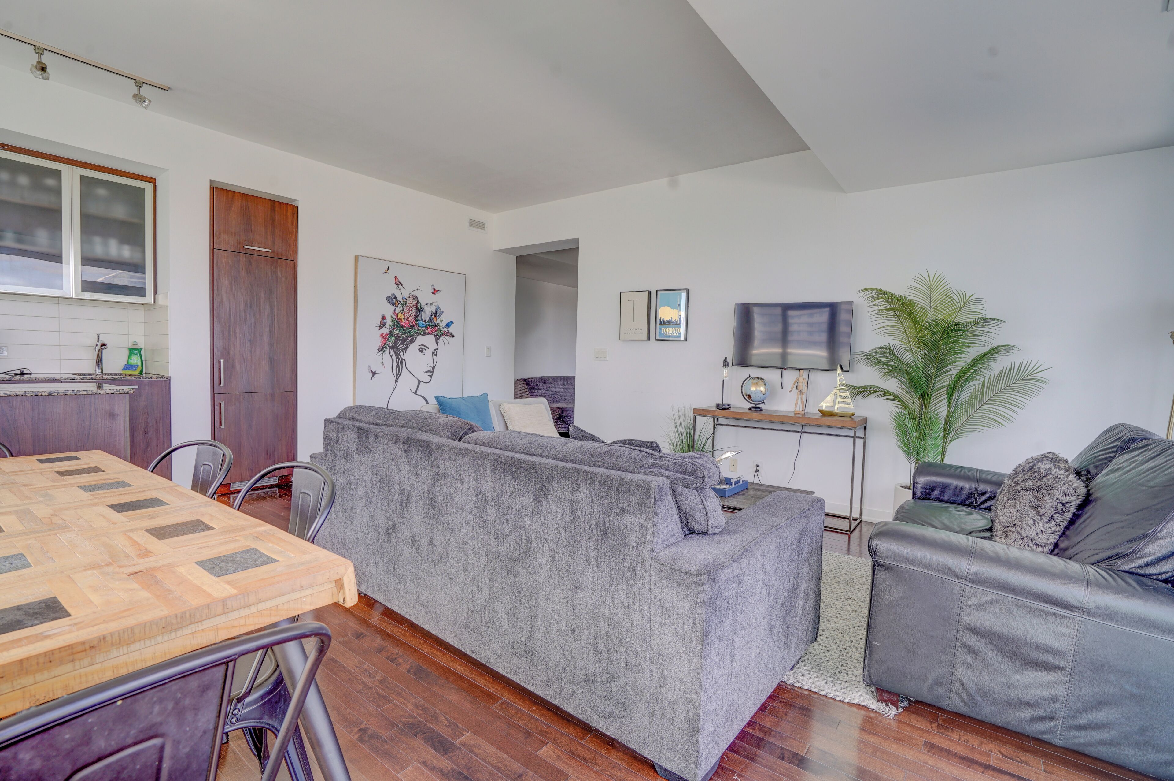 Luxury Condo, 3 Bedrooms, Lake View, Tower | Interior