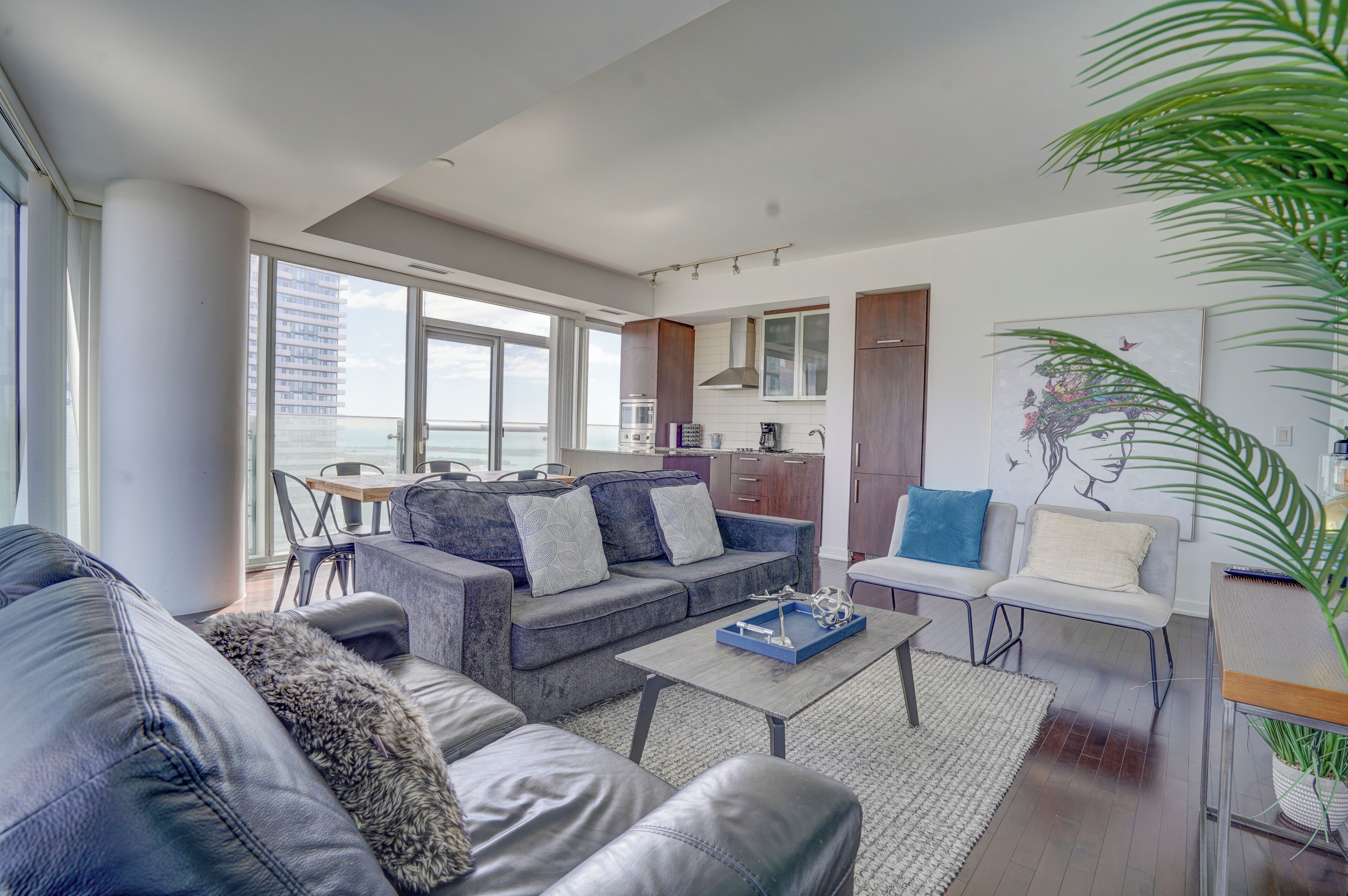 Luxury Condo, 3 Bedrooms, Lake View, Tower | Interior