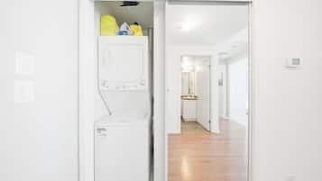 Appart'hôtel Familial, 3 chambres, vue lac | Bureau, espace de travail pour ordinateur portable, rideaux occultants