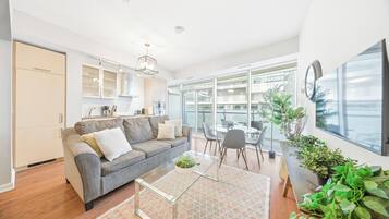 Luxury Condo, 3 Bedrooms, Lake View