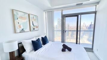 Luxury Condo, 3 Bedrooms, Lake View, Tower | Interior