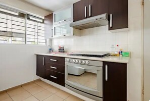 A kitchen with a stove, oven, microwave, and cabinets. - House in Apodaca, Gated Community, WiFi, Sleeps 6, with Terrace (Ciudad Apodaca)