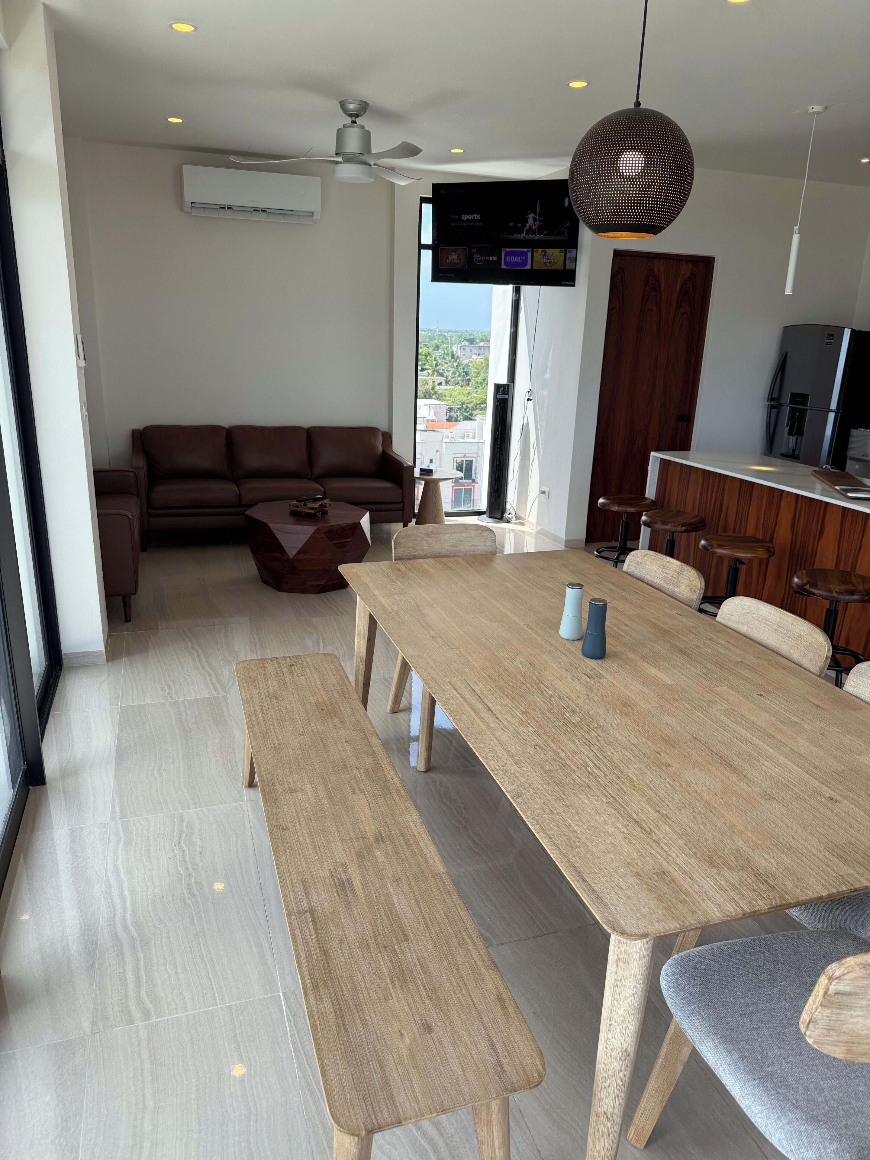 Deluxe Condo, Ocean View | Living area