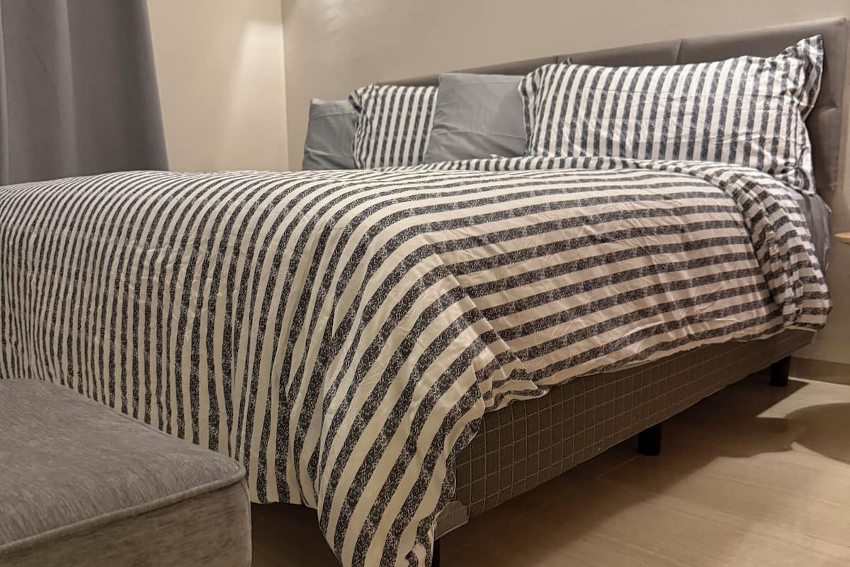Blackout curtains, soundproofing, iron/ironing board, free WiFi