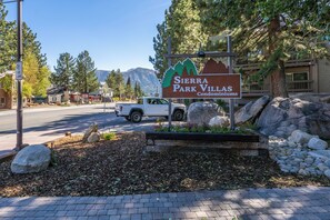 A sign for Sierra Park Villas Condominiums with a mountainous backdrop. - Spacious 2BR + Loft Mammoth Escape 680 (Mammoth Lakes)