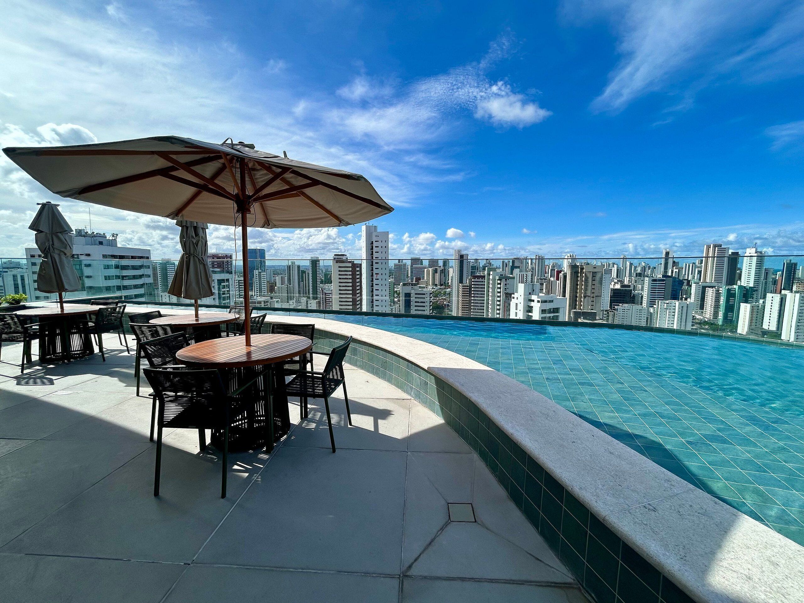 Deluxe Studio | Pool