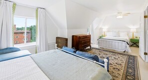 5 bedrooms, iron/ironing board, WiFi, bed sheets - Historic 1910 Pittsburgh Victorian  (Pittsburgh)