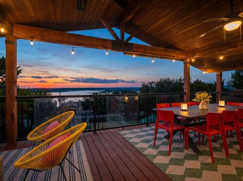 Wildlight House: Cascade | Canyon Lake | Sleeps 17