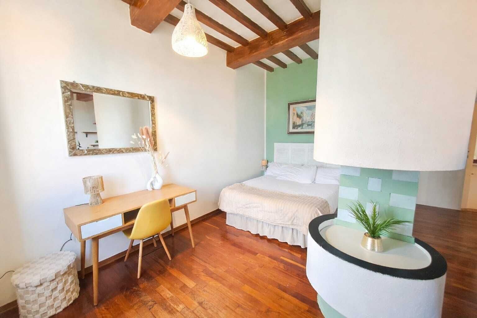 1 habitación, tabla de planchar con plancha, wifi y ropa de cama 