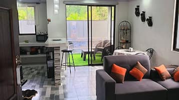 House, 3 Bedrooms, Smoking, Private Pool | Living area