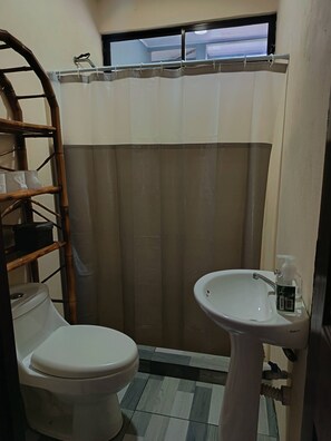 Bathroom - Villa Alomía, Private Pool, 10 People (Cahuita)