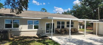 5/3 'Bayfront Beach-House' with Pier & Hot Tub on Pensacola Escambia Bay in Pace